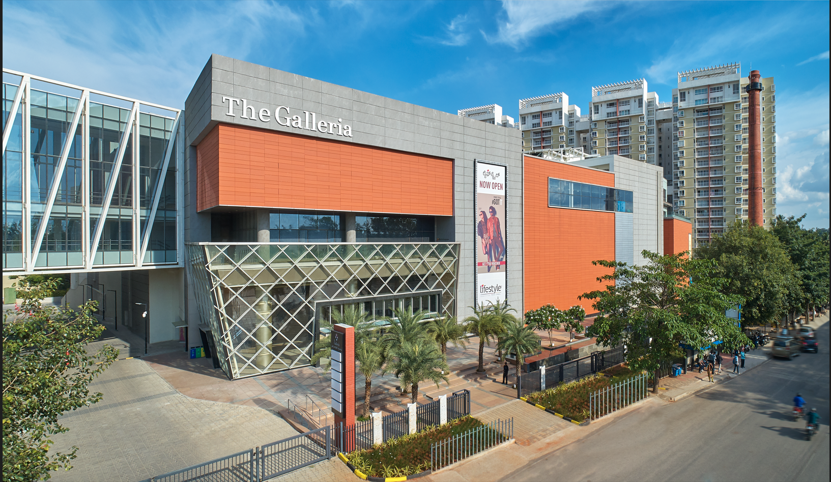 Exterior view of a mall in India during daytime