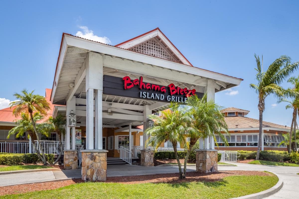 Outdoor view of Bahama Breeze store front