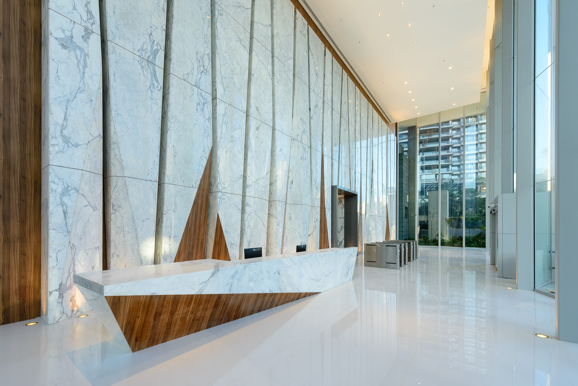 O Parque lobby view with granite walls and modern finishes