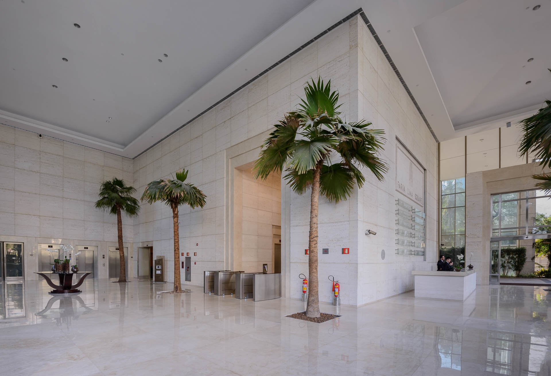 Faria Lima Square lobby facing the reception area and elevators.
